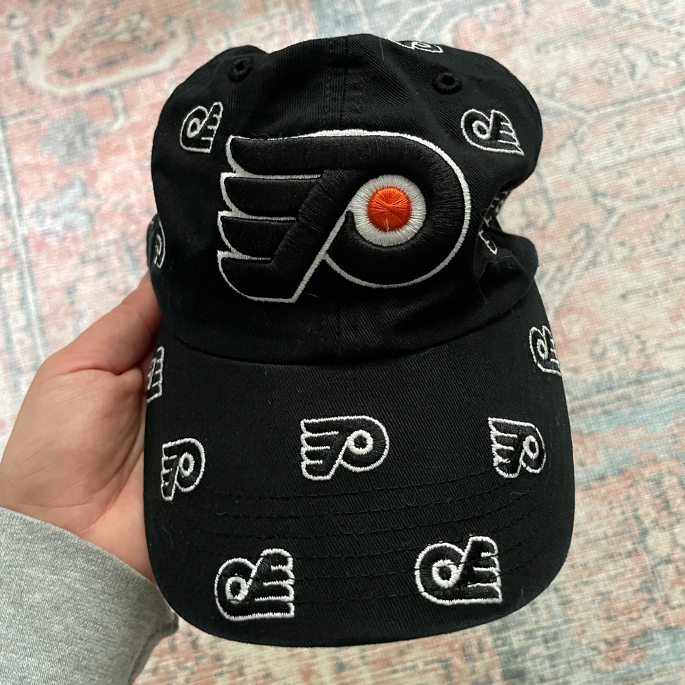 Philadelphia Flyers confetti hat